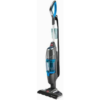 BISSELL Vac & Steam Titanium mentre aspira e lava un pavimento in cucina